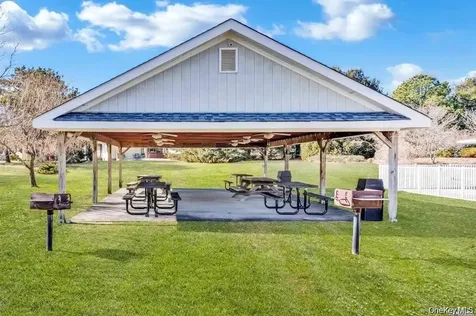 21 Village Circle E Manorville NY 11949