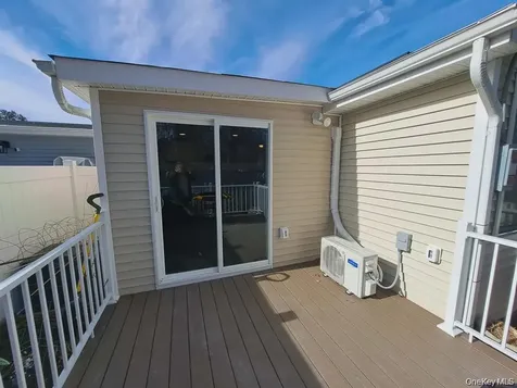 21 Village Circle E Manorville NY 11949