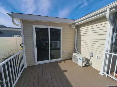 21 Village Circle E Manorville NY 11949