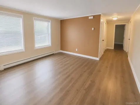 21 Village Circle E Manorville NY 11949