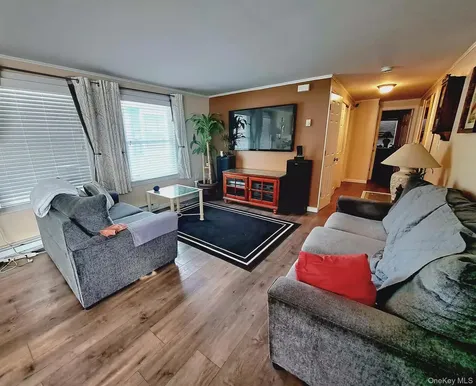 21 Village Circle E Manorville NY 11949