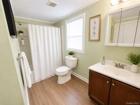 21 Village Circle E Manorville NY 11949