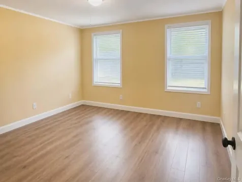 21 Village Circle E Manorville NY 11949