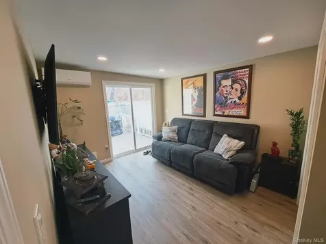 21 Village Circle E Manorville NY 11949