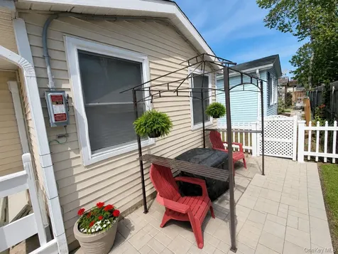 21 Village Circle E Manorville NY 11949
