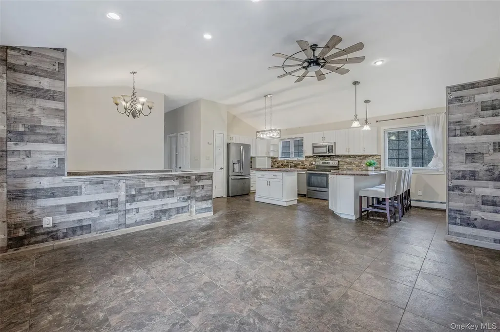 43 Madeline Road Ridge NY 11961
