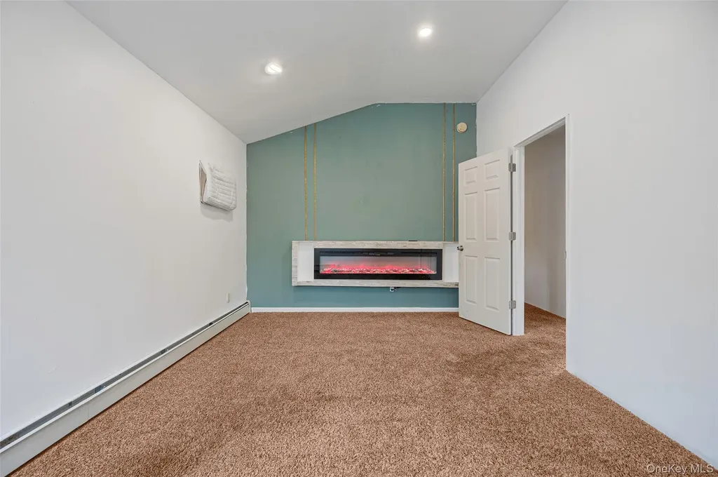43 Madeline Road Ridge NY 11961