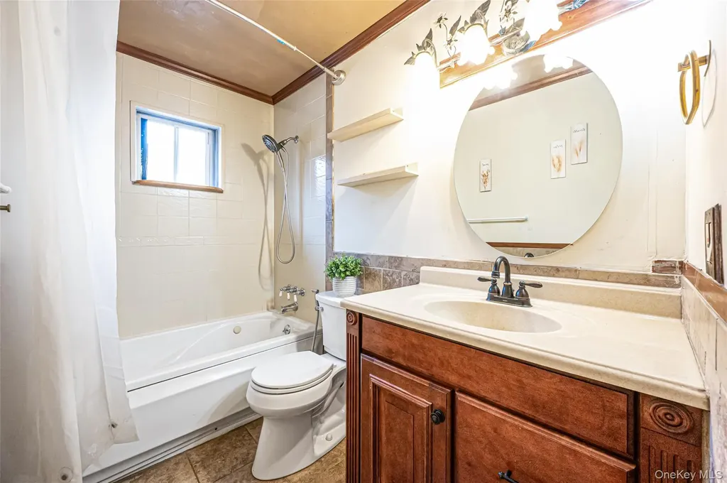43 Madeline Road Ridge NY 11961