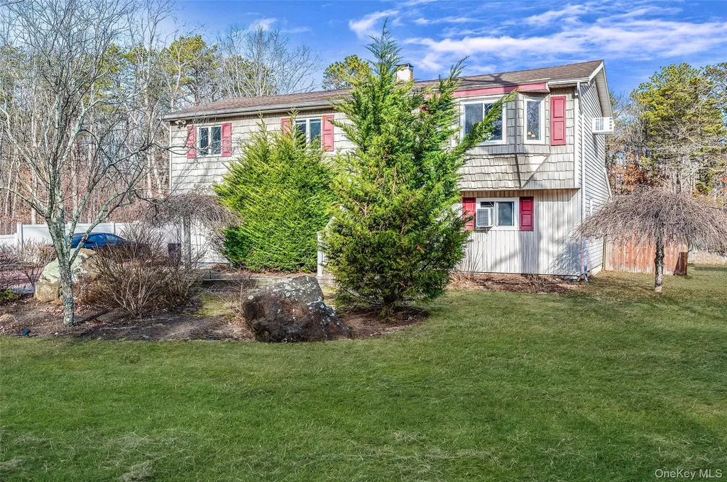 43 Madeline Road Ridge NY 11961