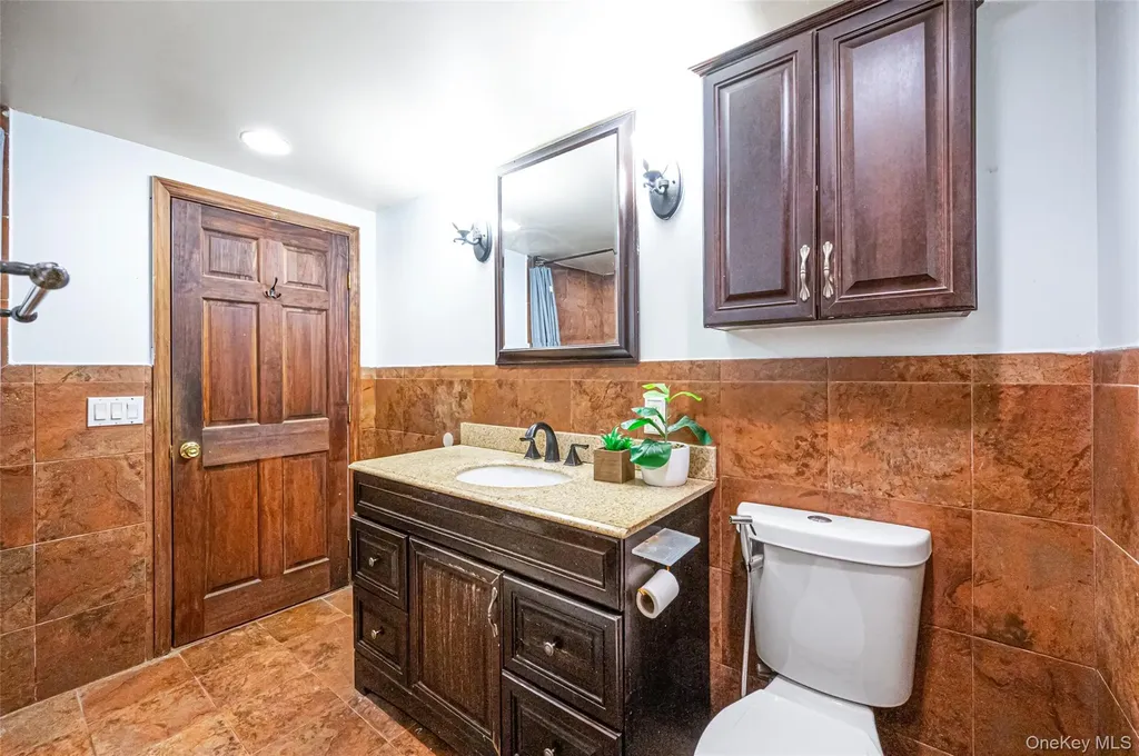 43 Madeline Road Ridge NY 11961