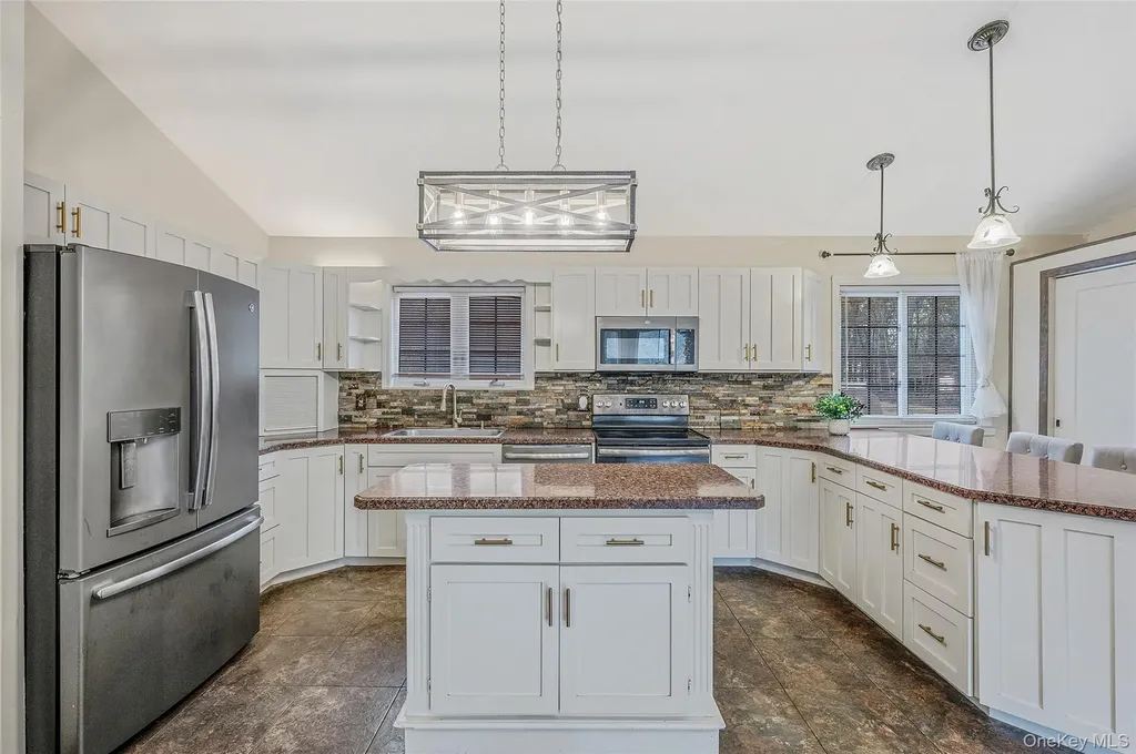 43 Madeline Road Ridge NY 11961