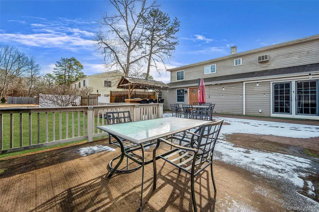 43 Madeline Road Ridge NY 11961