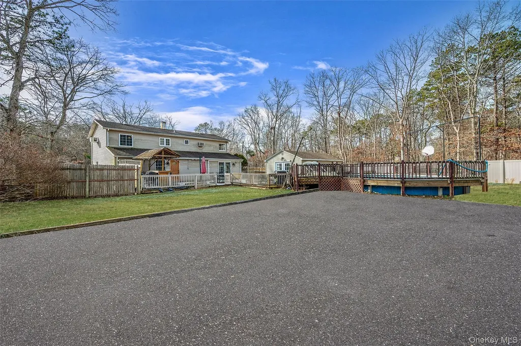 43 Madeline Road Ridge NY 11961
