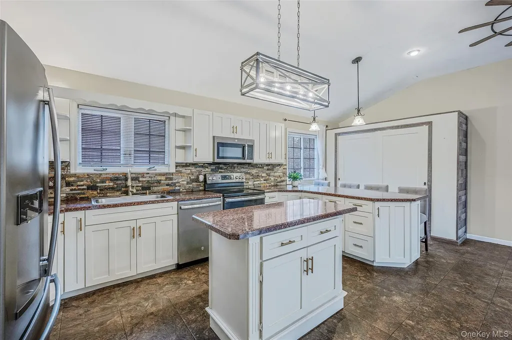 43 Madeline Road Ridge NY 11961
