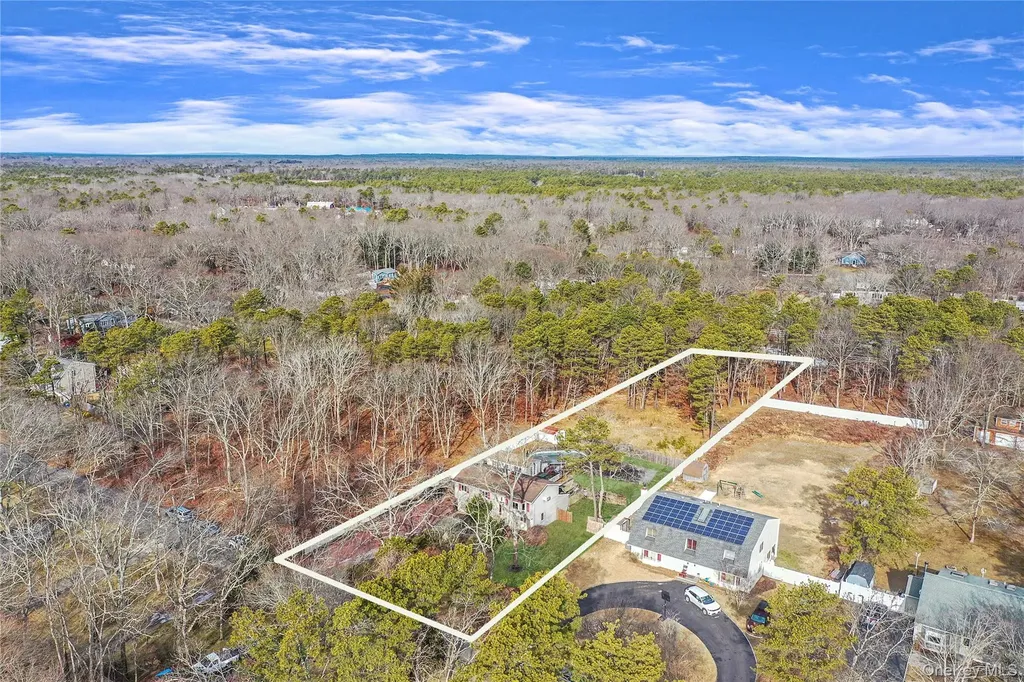 43 Madeline Road Ridge NY 11961