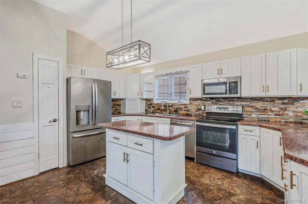 43 Madeline Road Ridge NY 11961