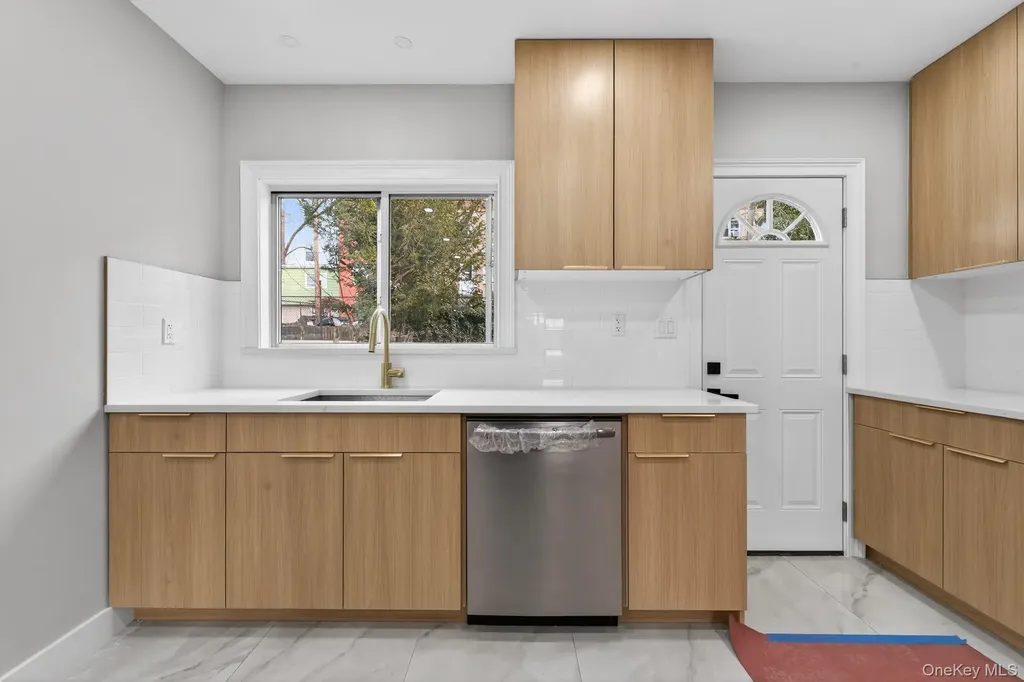 4058 Murdock Avenue Bronx NY 10466