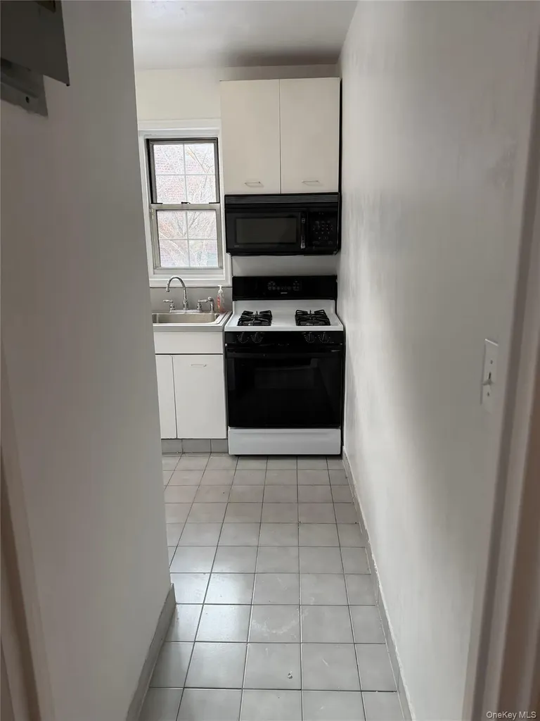 250 Central Avenue Lawrence NY 11559