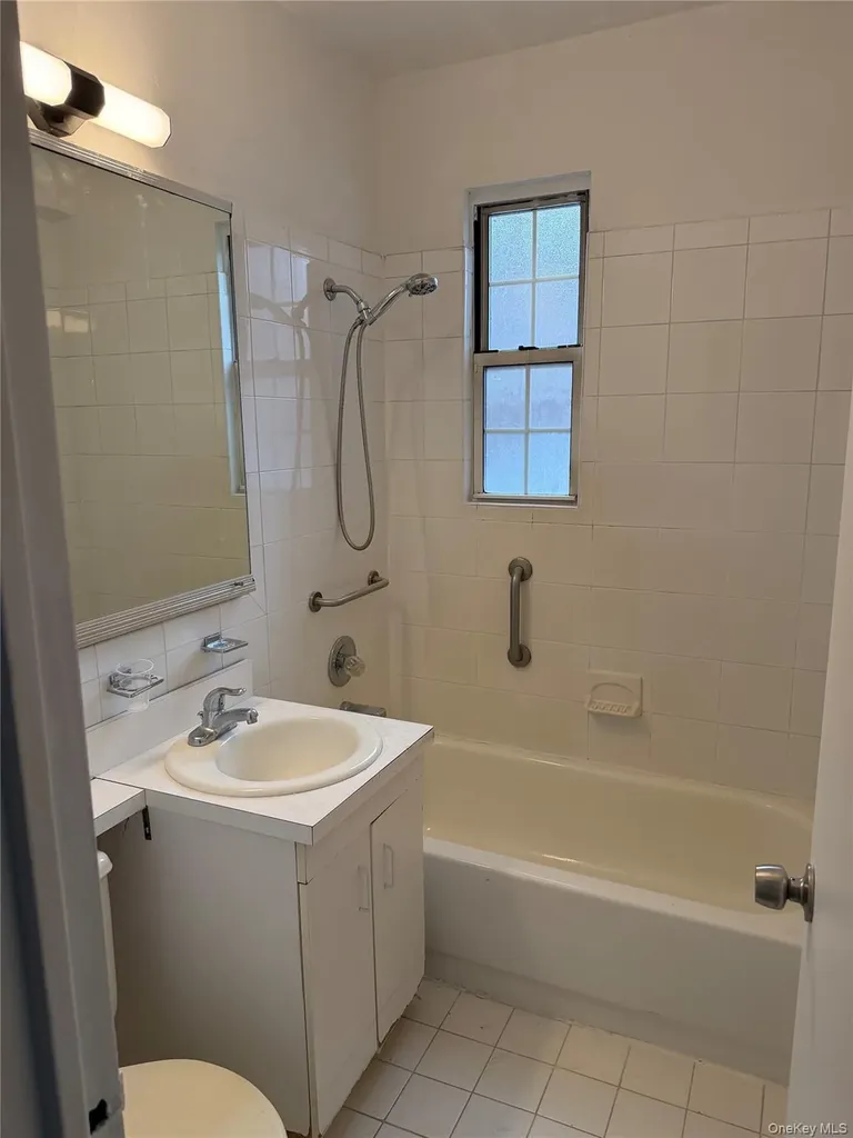 250 Central Avenue Lawrence NY 11559