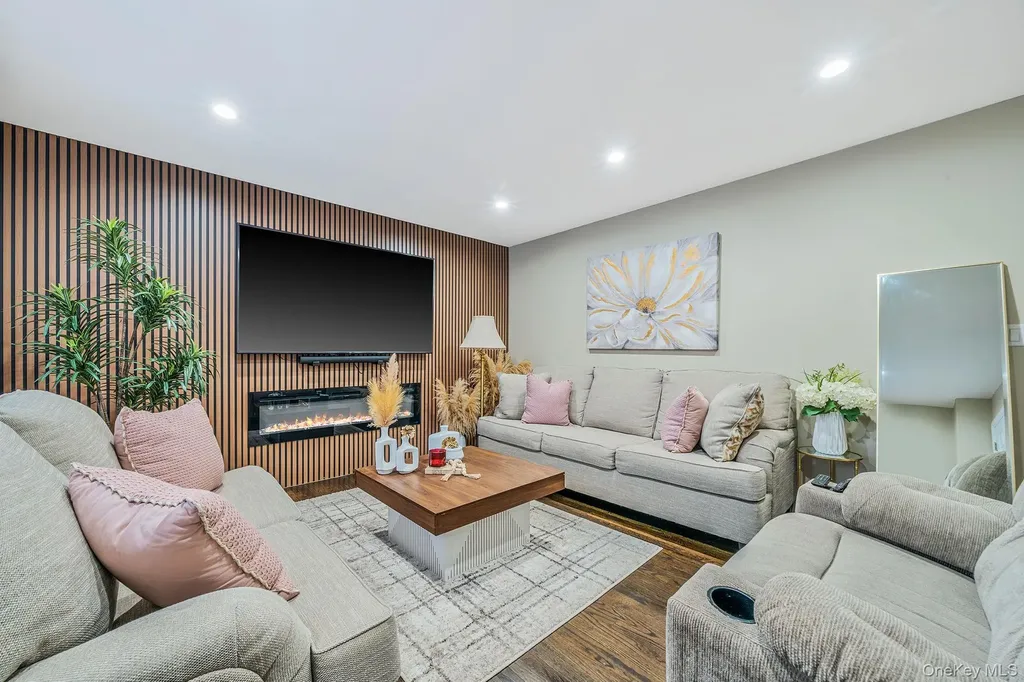 9 Amfer Court Bay Shore NY 11706