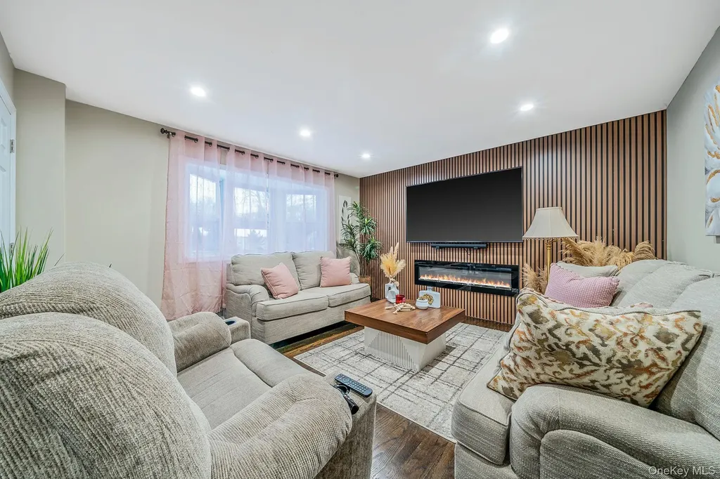 9 Amfer Court Bay Shore NY 11706