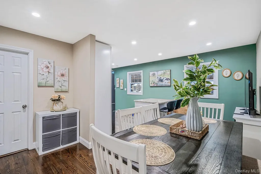 9 Amfer Court Bay Shore NY 11706