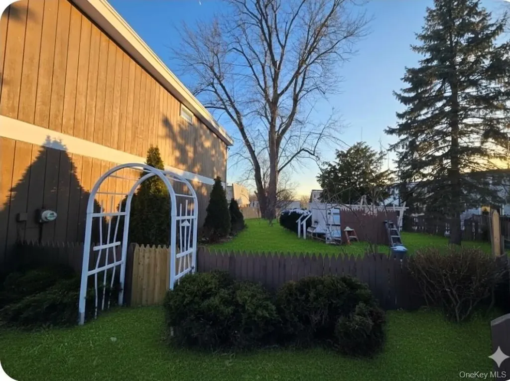 34 Hampton Court Middletown NY 10941