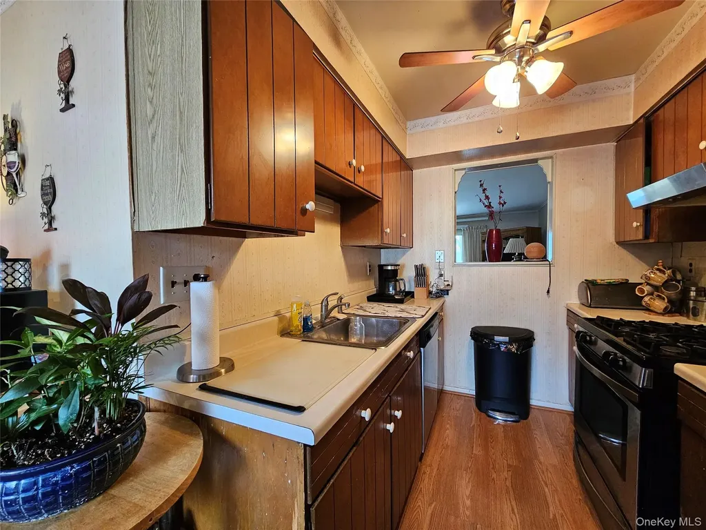 34 Hampton Court Middletown NY 10941