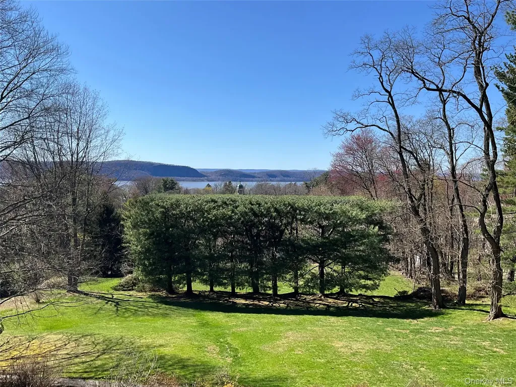 132 Ridgecrest Road Briarcliff Manor NY 10510