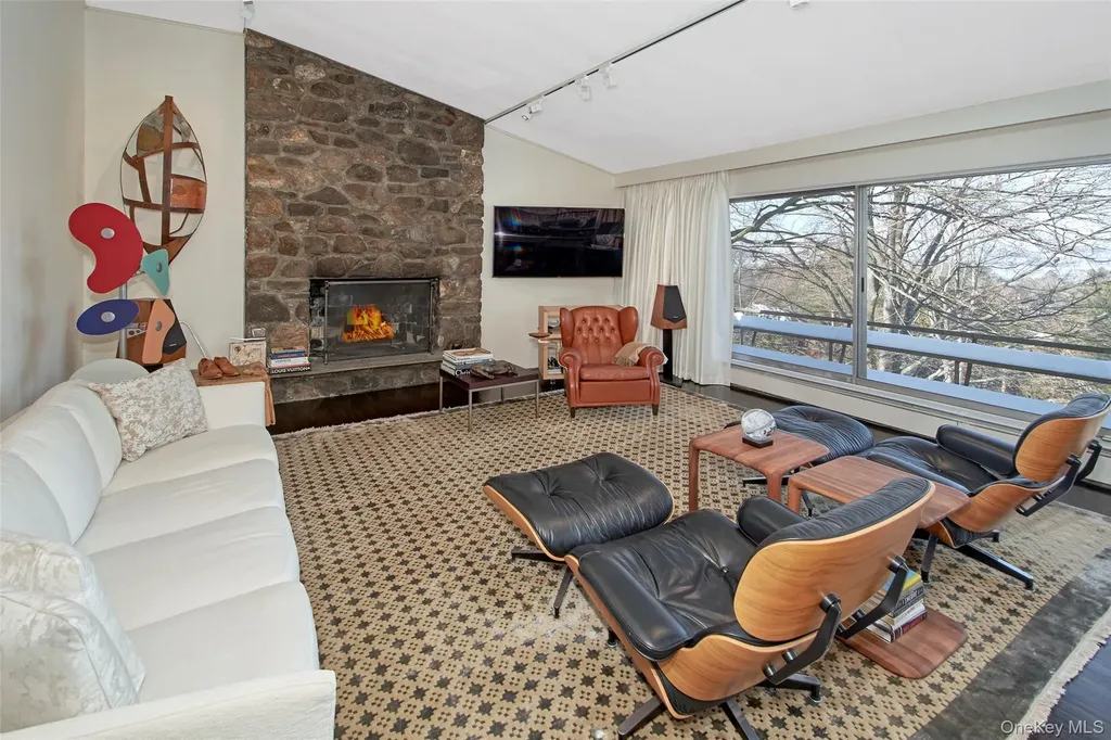 132 Ridgecrest Road Briarcliff Manor NY 10510