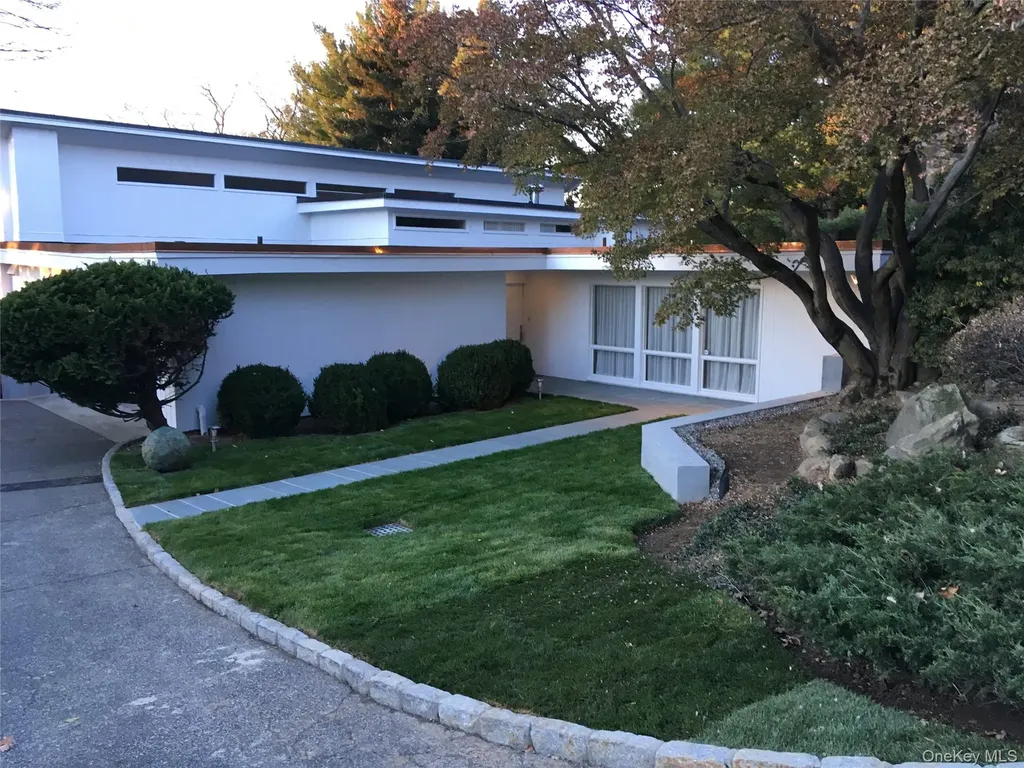 132 Ridgecrest Road Briarcliff Manor NY 10510