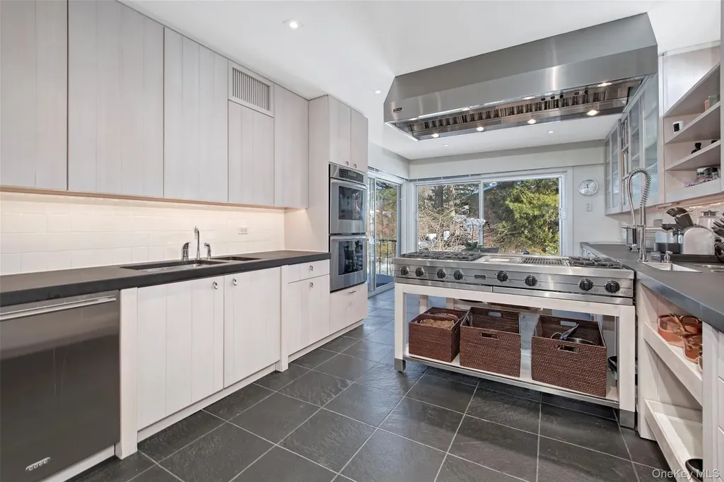132 Ridgecrest Road Briarcliff Manor NY 10510