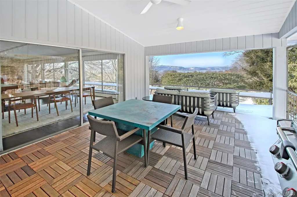 132 Ridgecrest Road Briarcliff Manor NY 10510