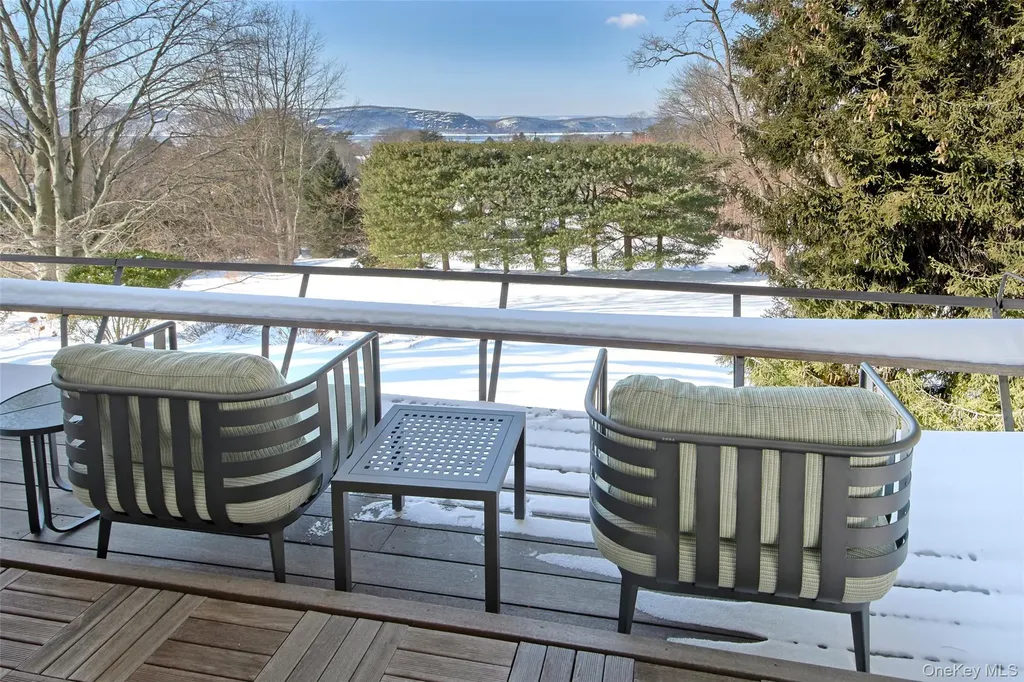 132 Ridgecrest Road Briarcliff Manor NY 10510