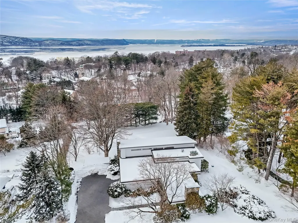 132 Ridgecrest Road Briarcliff Manor NY 10510