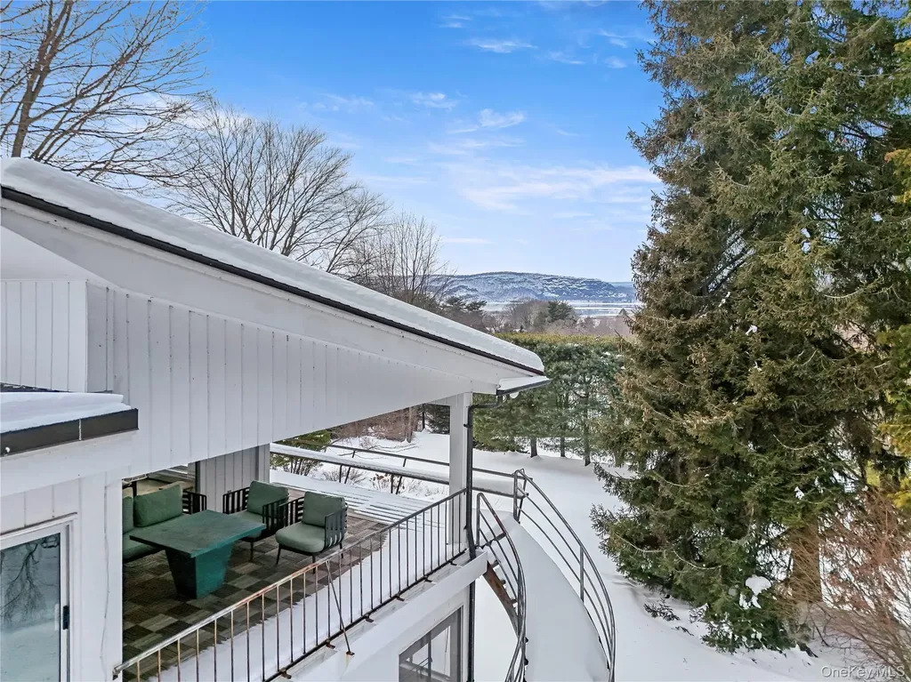 132 Ridgecrest Road Briarcliff Manor NY 10510