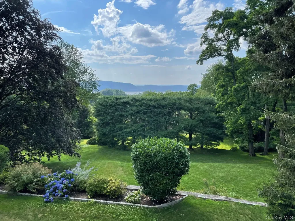 132 Ridgecrest Road Briarcliff Manor NY 10510