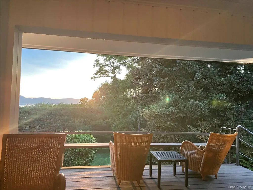 132 Ridgecrest Road Briarcliff Manor NY 10510