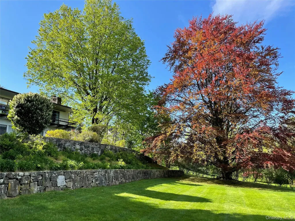 132 Ridgecrest Road Briarcliff Manor NY 10510
