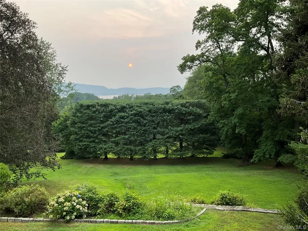 132 Ridgecrest Road Briarcliff Manor NY 10510