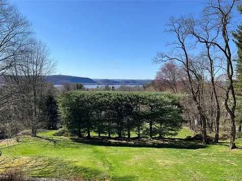 132 Ridgecrest Road Briarcliff Manor NY 10510