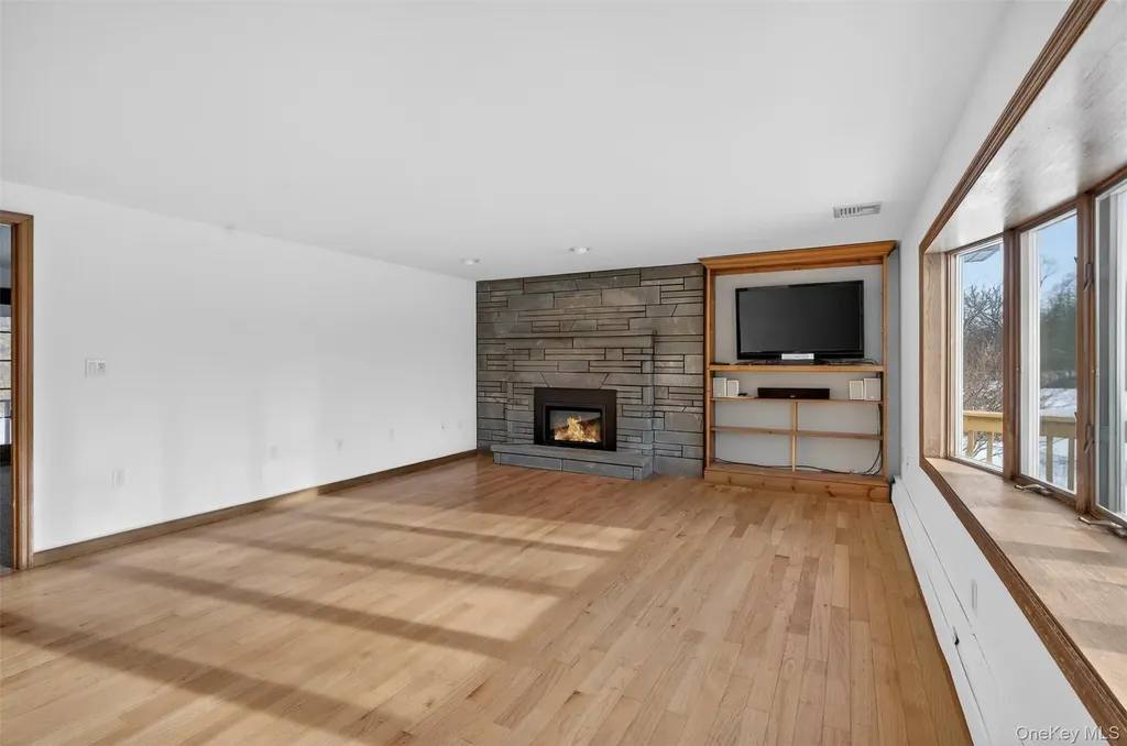 131 Barbarossa Lane Kingston NY 12401