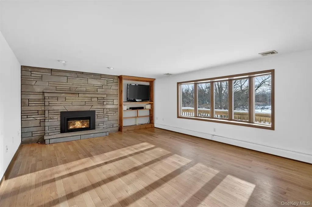 131 Barbarossa Lane Kingston NY 12401