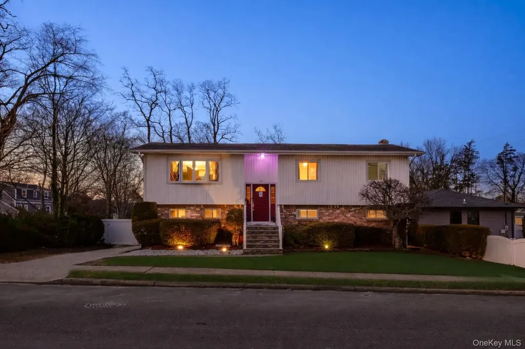 85 Bedford Avenue Freeport NY 11520