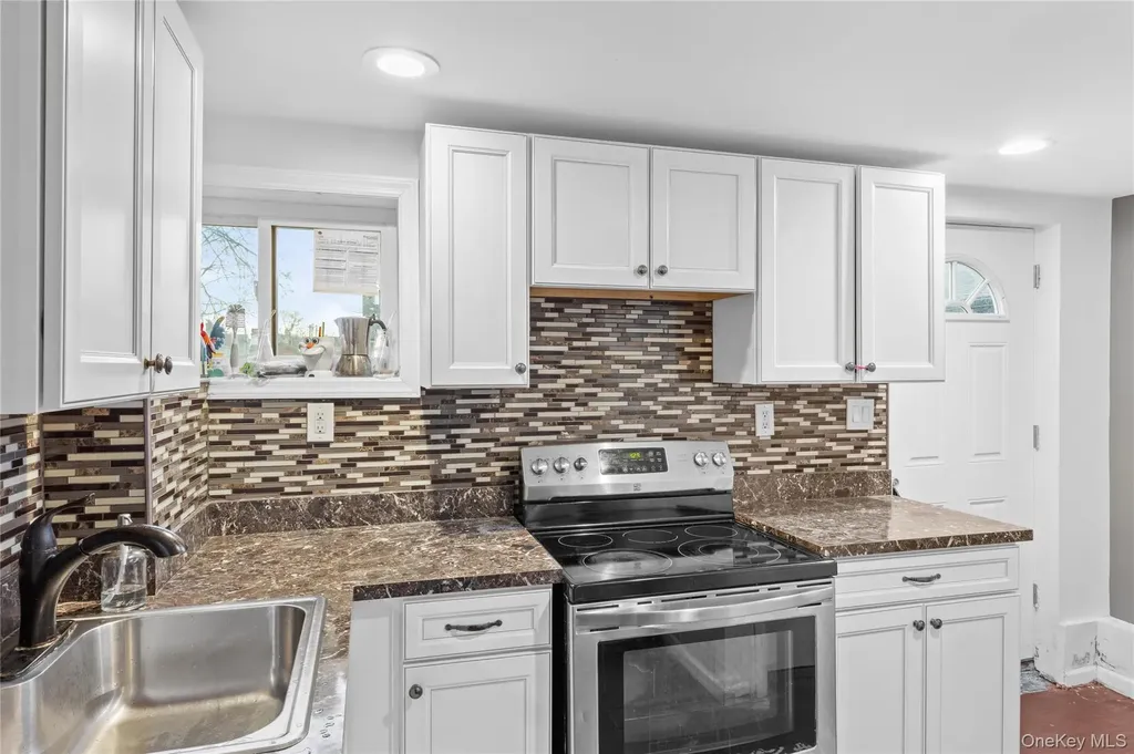 85 Bedford Avenue Freeport NY 11520