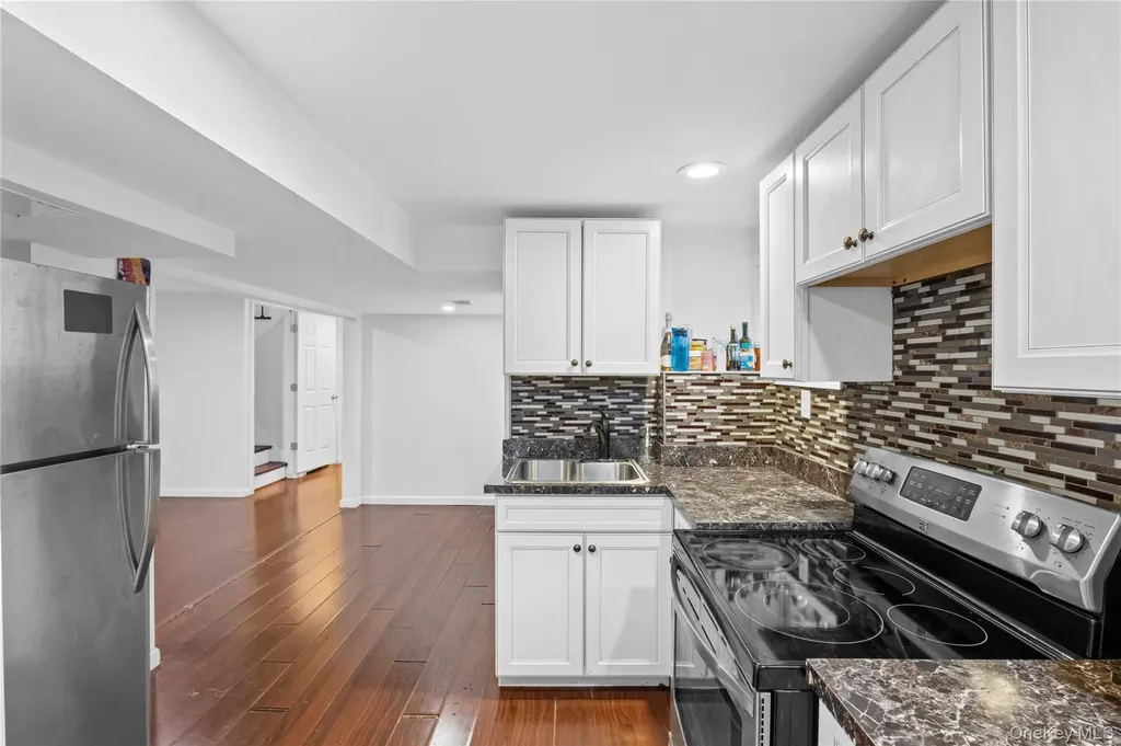 85 Bedford Avenue Freeport NY 11520