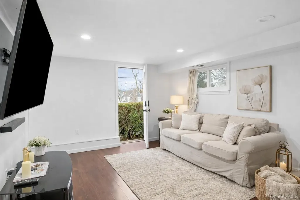 85 Bedford Avenue Freeport NY 11520