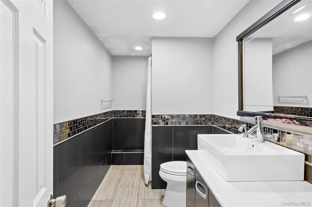 85 Bedford Avenue Freeport NY 11520
