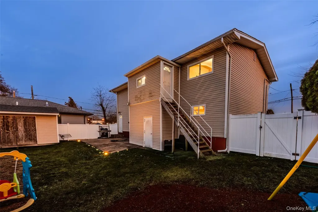 85 Bedford Avenue Freeport NY 11520