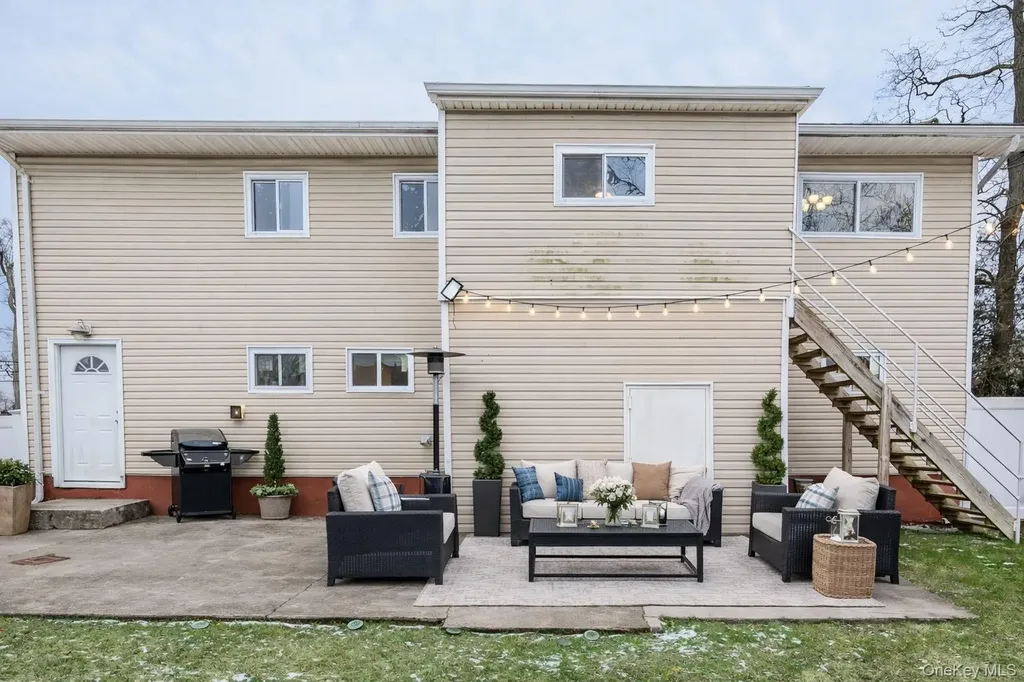 85 Bedford Avenue Freeport NY 11520